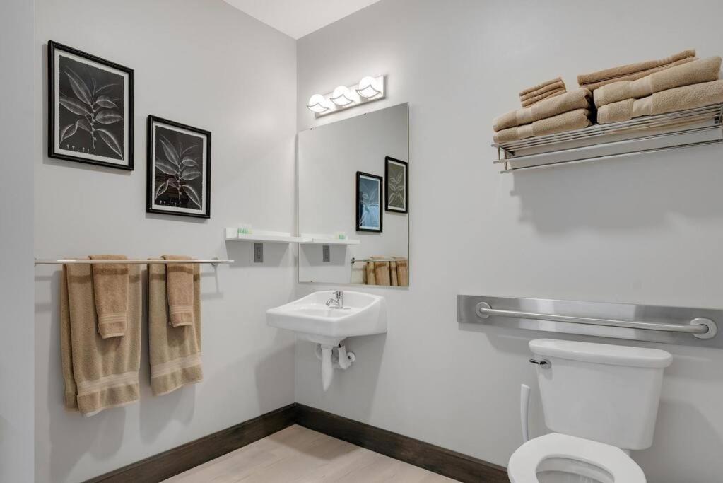 Barnwood Suite - Main Street Lodge In Berlin Eksteriør bilde